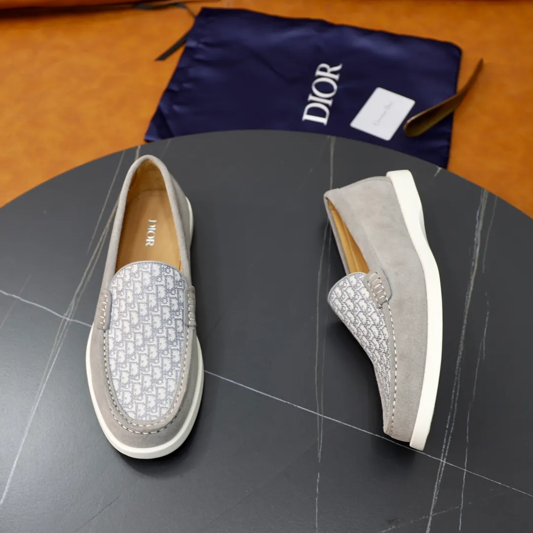 Ex-factory price: 540🙅‍♂️🙅‍♂️🙅‍♂️ Brand: Dior DIOR Standard code: Men's code 38/44 (45 can be customized) Grade: Same as the official website Material: Original cowhide stitching, cowhide lining, original TPU wear-resistant soft outsole Style categories: Leisure and sports version, footwear for driving, young fashion, European and American trends, British style Color: actual picture color